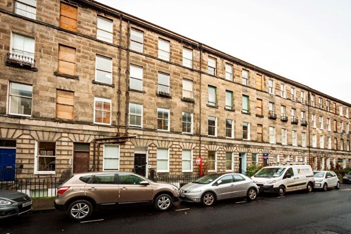 2 Bedroom Flat To Rent In Montague Street, Newington, Edinburgh, EH8