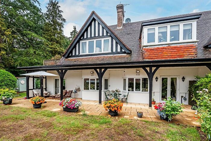 2 Bedroom Flat For Sale In Burnhams Road, Little Bookham, KT23