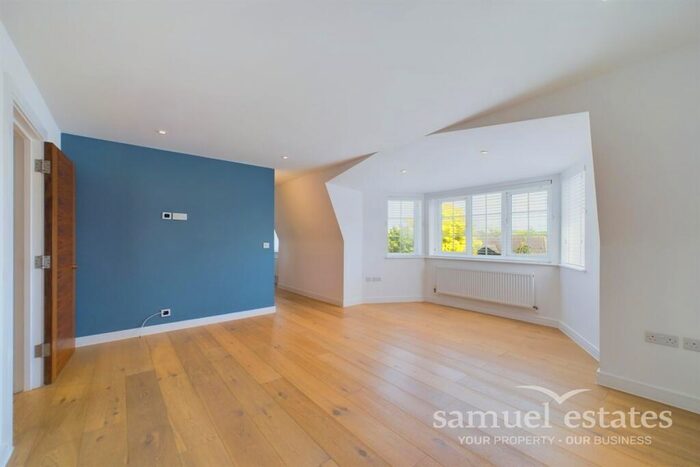 2 Bedroom Flat To Rent In The Avenue, Worcester Park, KT4