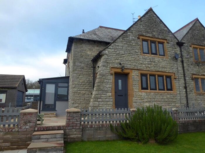 3 Bedroom Cottage To Rent In New Cottages, Pen-y-fai, Bridgend., CF31