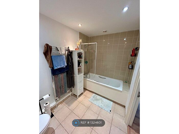 2 Bedroom Flat To Rent In Dunn Street, London, E8