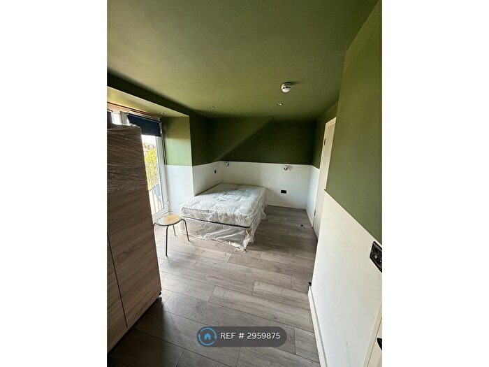 Studio To Rent In Bellingham Road, London, SE6