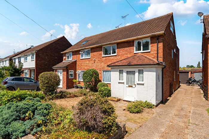 4 Bedroom Semi-detached House For Sale In Barton Road, Langley, Berkshire, SL3