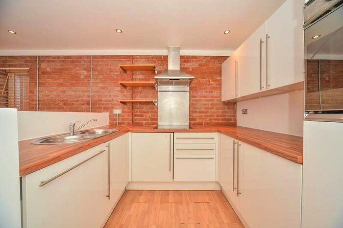 2 Bedroom Apartment To Rent In High Street, Hull, East Riding Of Yorkshi, HU1