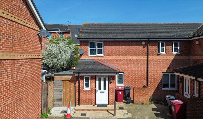3 Bedroom End Of Terrace House For Sale In Battle Place, Reading, Berkshire, RG30