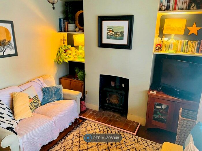 2 Bedroom End Of Terrace House To Rent In Fairfield Road, Burgess Hill RH15