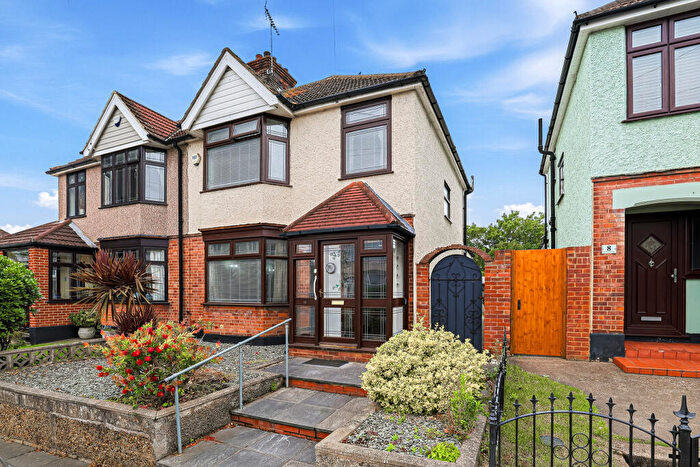 3 Bedroom Semi-Detached House For Sale In Theobalds Avenue, Little Thurrock, Grays, RM17