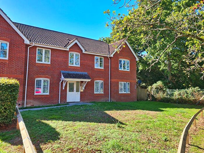 1 Bedroom Flat For Sale In Hawkers Close, Totton, SO40