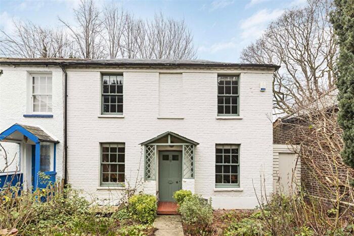 2 Bedroom Cottage To Rent In Church Path, Walthamstow, London, E17