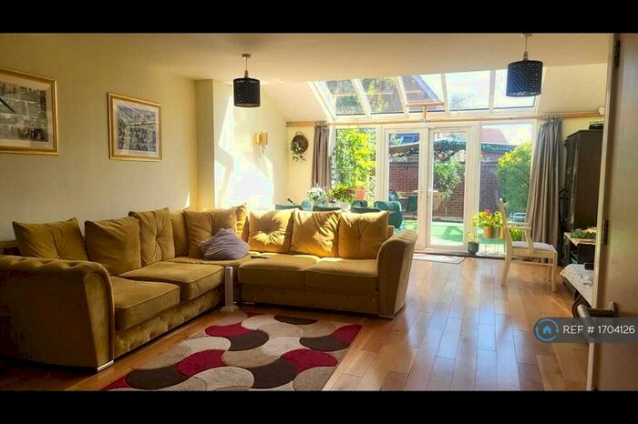 3 Bedroom Terraced House To Rent In Griggs Close, Ilford, IG3