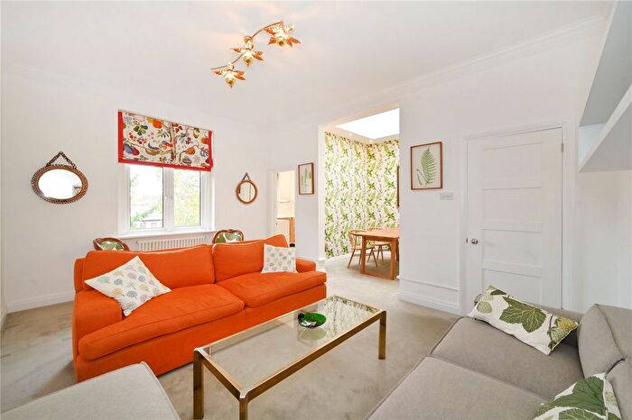 2 Bedroom Flat To Rent In Sloane Gardens, Sloane Square, London, SW1W
