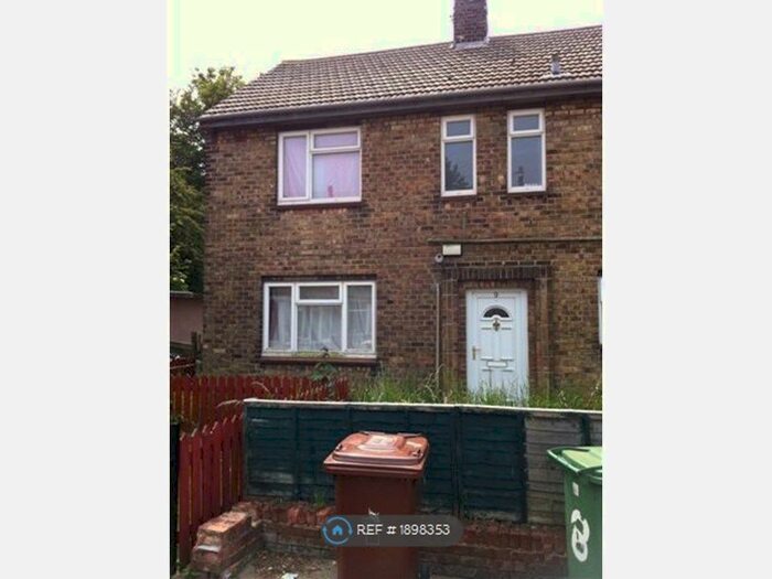 3 Bedroom Semi-Detached House To Rent In Bonby Grove, Grimsby, DN33