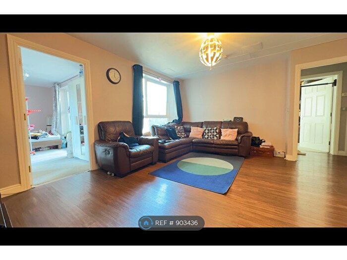 2 Bedroom Flat To Rent In Hibernia Road, Hounslow, TW3