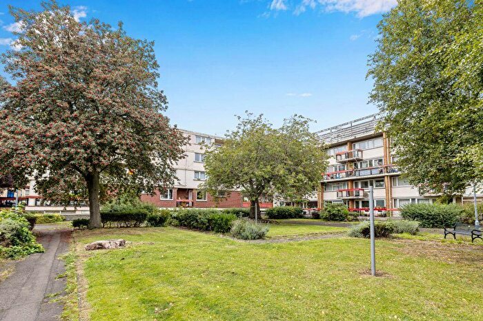 2 Bedroom Maisonette For Sale In Claremont Court, Edinburgh, EH7