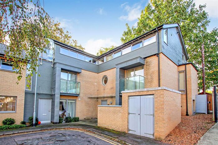 1 Bedroom Flat For Sale In Benson Place, Cambridge, CB4