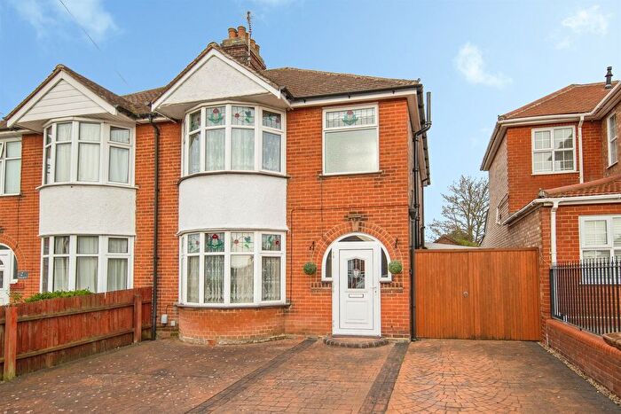 3 Bedroom Semi Detached House For Sale In Beechcroft Road, Ipswich, IP1