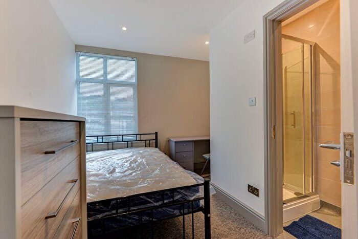 1 Bedroom End Of Terrace House To Rent In Sutherland Road, Brighton, BN2