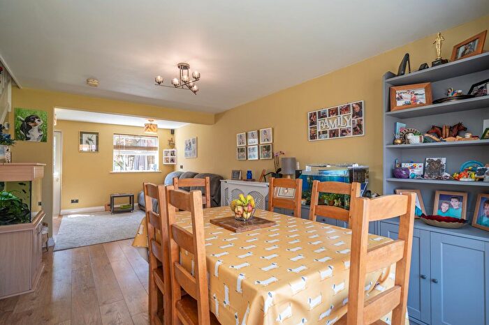 3 Bedroom Terraced House For Sale In Puffin Way, Aylesbury, Buckinghamshire, HP19