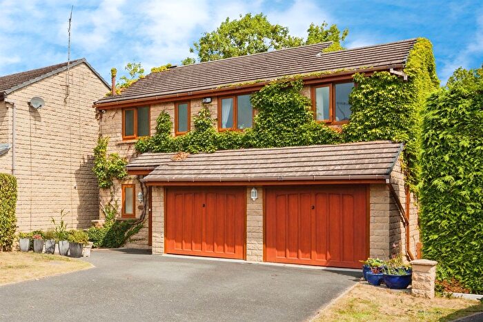 4 Bedroom Detached House For Sale In Burns Court, Birstall, Batley, WF17