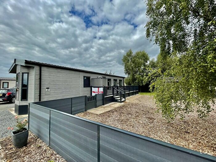 2 Bedroom Mobile Home For Sale In Heron Orchard Holiday Park, Holbeach, PE12
