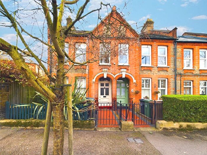 1 Bedroom Flat To Rent In Hawarden Road, Walthamstow, London, E17