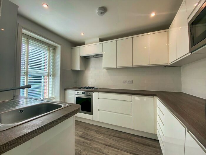 2 Bedroom Flat To Rent In Church Road, Crowborough, TN6