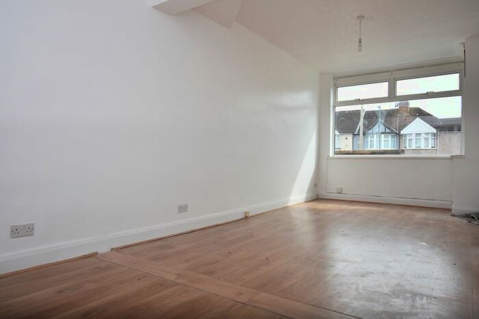 3 Bedroom End Of Terrace House To Rent In Lyndon Avenue, Sidcup, DA15