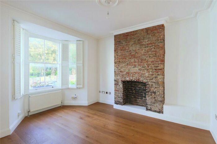 2 Bedroom Apartment To Rent In Alexander Road, Islington, London, N19