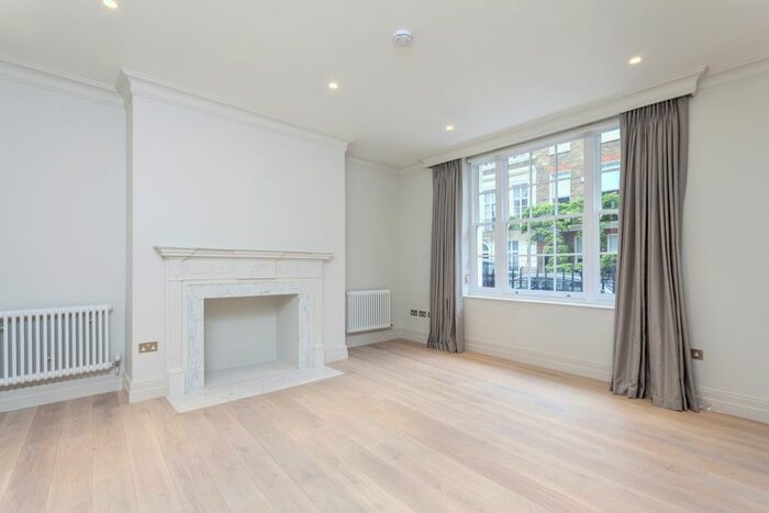2 Bedroom Flat To Rent In Upper Berkeley Street, London, W1H
