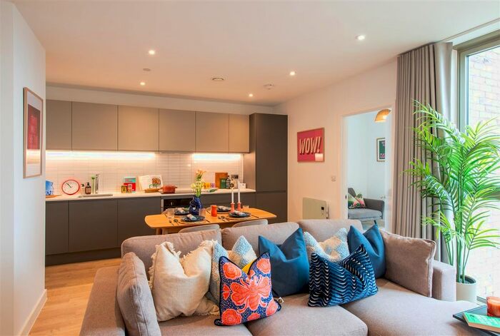 3 Bedroom Flat To Rent In Eda, Salford Quays, M50