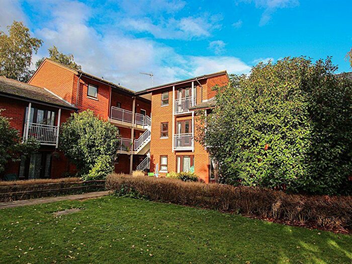 Studio For Sale In Robert Jennings Close, Cambridge, CB4