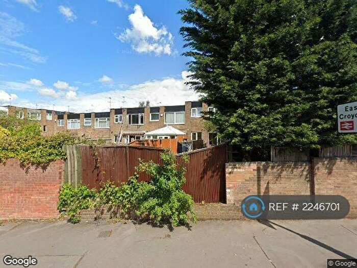 2 Bedroom Maisonette To Rent In Turnpike Link, Croydon, CR0