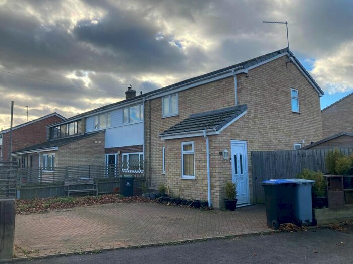 2 Bedroom Semi-Detached House To Rent In Mountfield Road, Witney, OX28