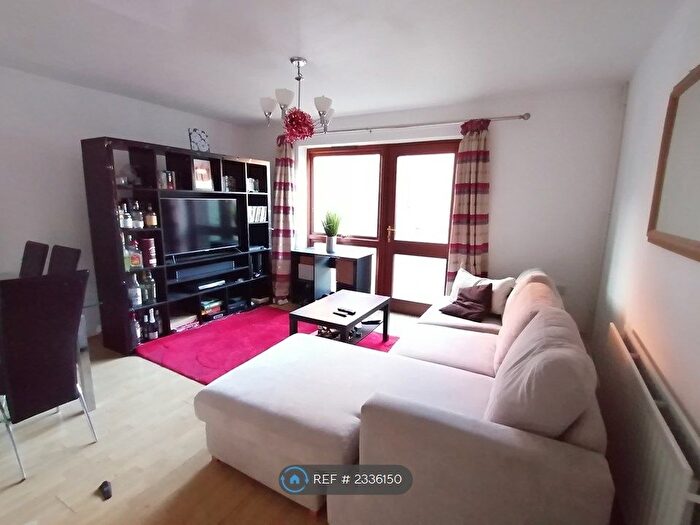 3 Bedroom Terraced House To Rent In Island Road, London, SE16