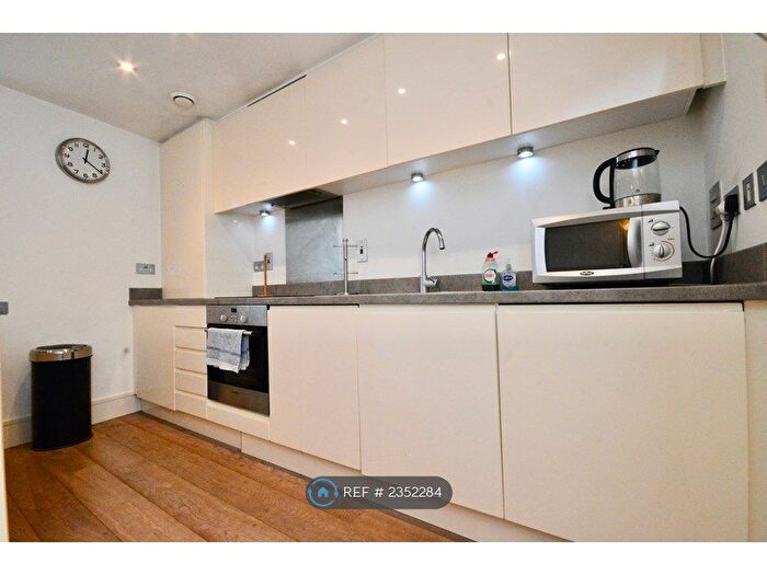 1 Bedroom Flat To Rent In Bicycle Mews, London, SW4