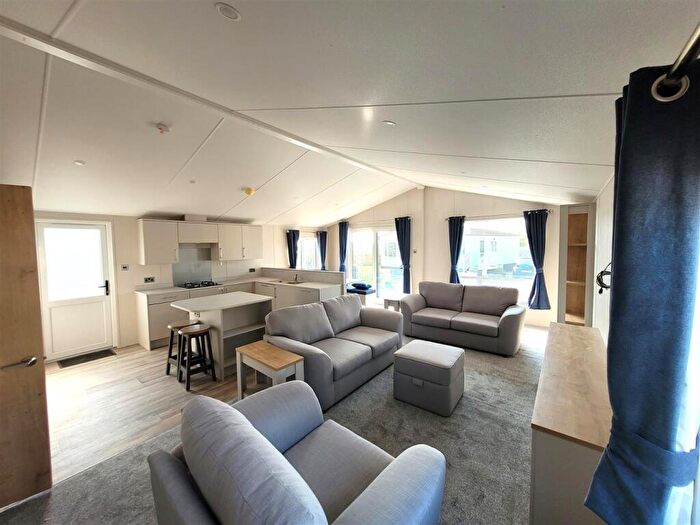 2 Bedroom Park Home For Sale In Greenfield Park, Freckleton, Preston, PR4