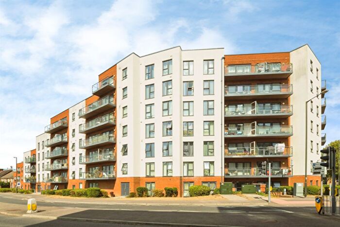 2 Bedroom Flat For Sale In Ifield Road, Crawley, RH11