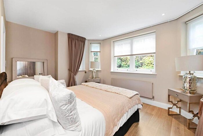 2 Bedroom Apartment To Rent In Lyndhurst Road, Hampstead, London, NW3