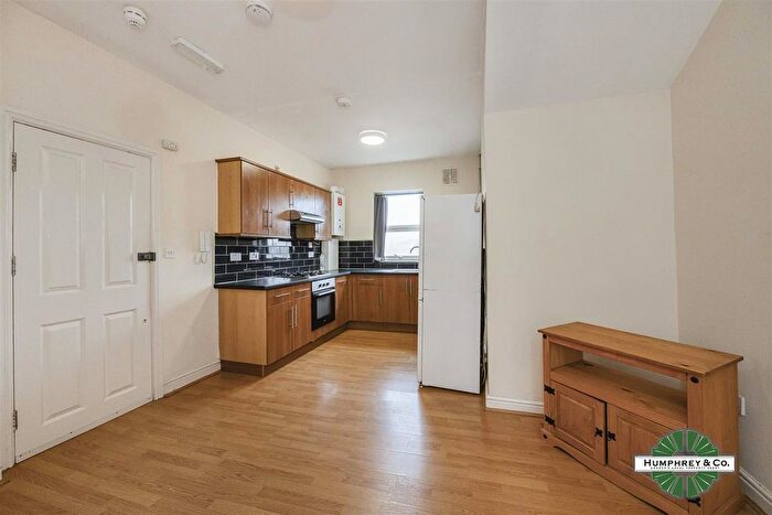 1 Bedroom Flat To Rent In Hoe Street, Walthamstow, E17