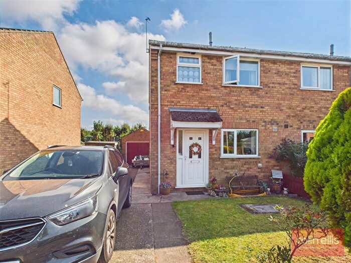 3 Bedroom Semi-Detached House For Sale In Elm Grove, Sherburn, YO17