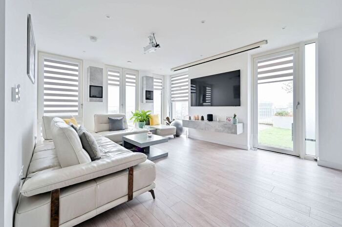 3 Bedroom Flat To Rent In College Road, Harrow, HA1