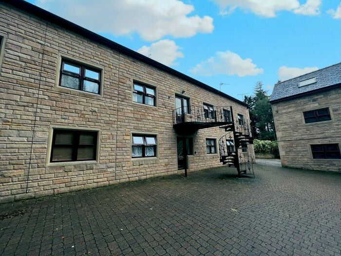 2 Bedroom Flat To Rent In Woodleigh Hall Mews, Rawdon, Leeds, West Yorkshire, Uk, LS19