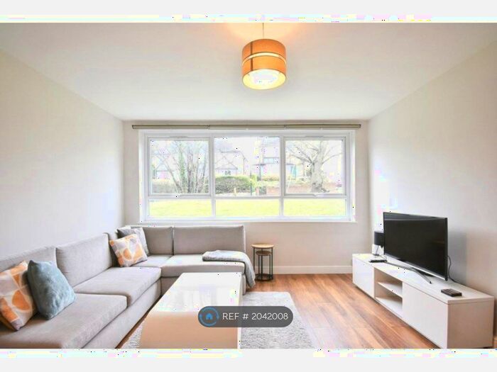 2 Bedroom Flat To Rent In Dorrington Court, London, SE25