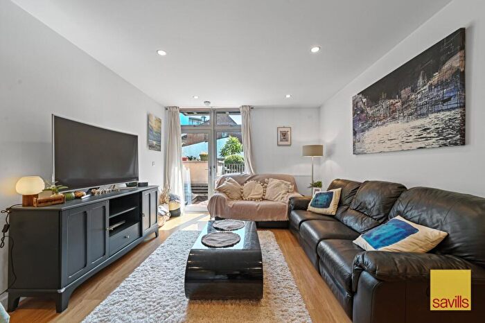 2 Bedroom Apartment For Sale In Coral Apartments, Salton Square, Limehouse, London, E14