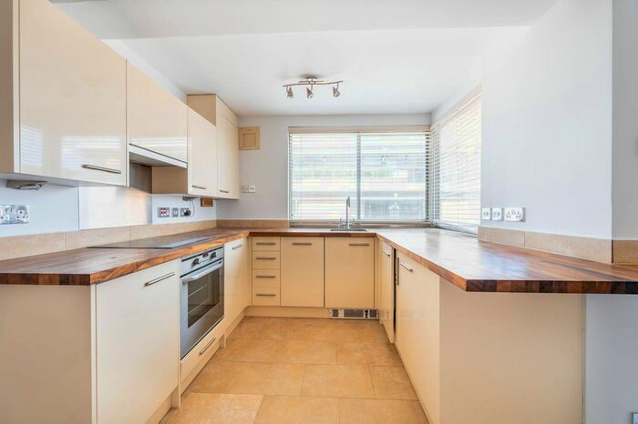1 Bedroom Flat For Sale In Campden Hill Road, Kensington, London, W8