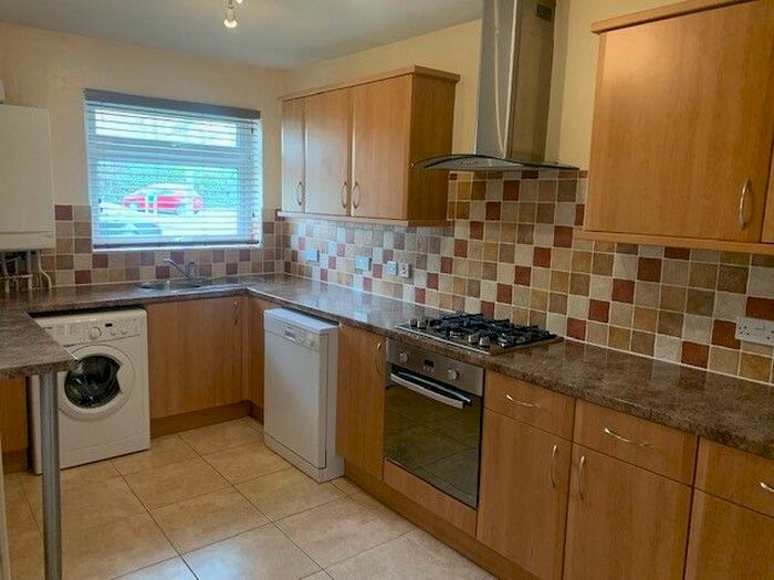 2 Bedroom Flat To Rent In Moss Lane, Pinner, HA5