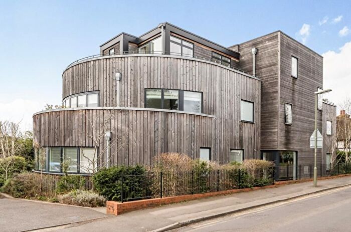 2 Bedroom Flat To Rent In Nightingale Road, Guildford, GU1