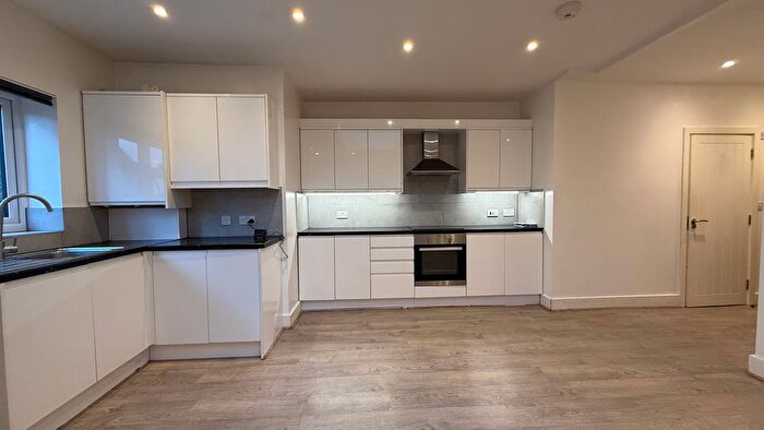 5 Bedroom Semi-Detached House To Rent In Lansdowne Road, Ilford Essex, IG3