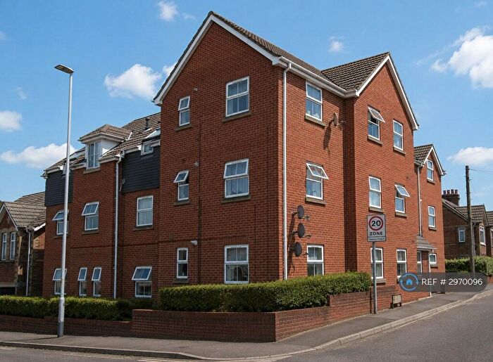 1 Bedroom Flat To Rent In Sea View Road, Parkstone, Poole, BH12