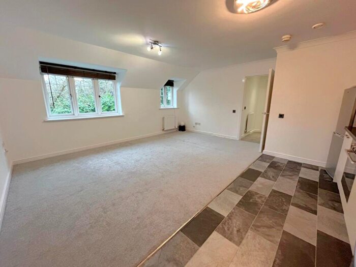 1 Bedroom Flat For Sale In Halcyon Close, Oxshott, Leatherhead, Surrey, KT22